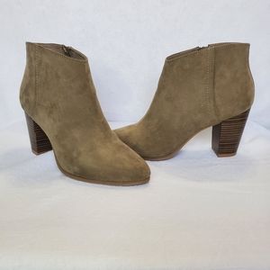 Ankle booties - light olive green
